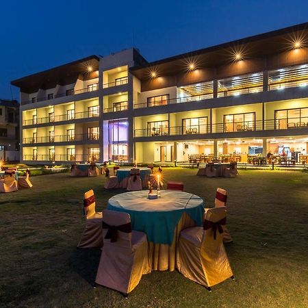 Park Safari Resort Sauraha Extérieur photo