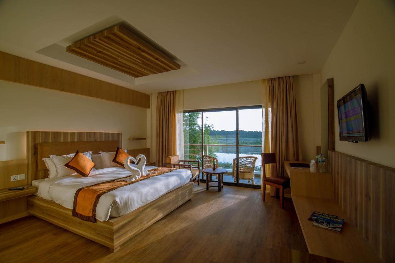 Park Safari Resort Sauraha Extérieur photo