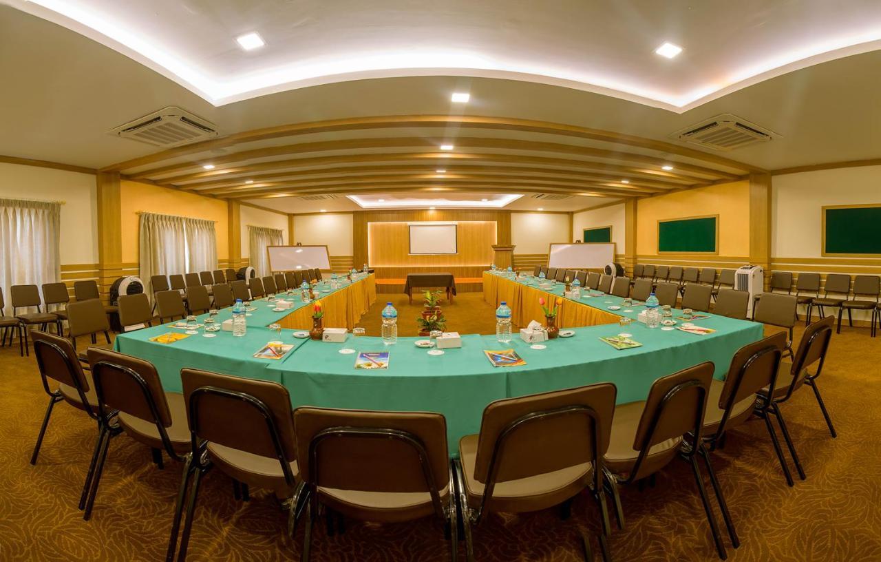 Park Safari Resort Sauraha Extérieur photo