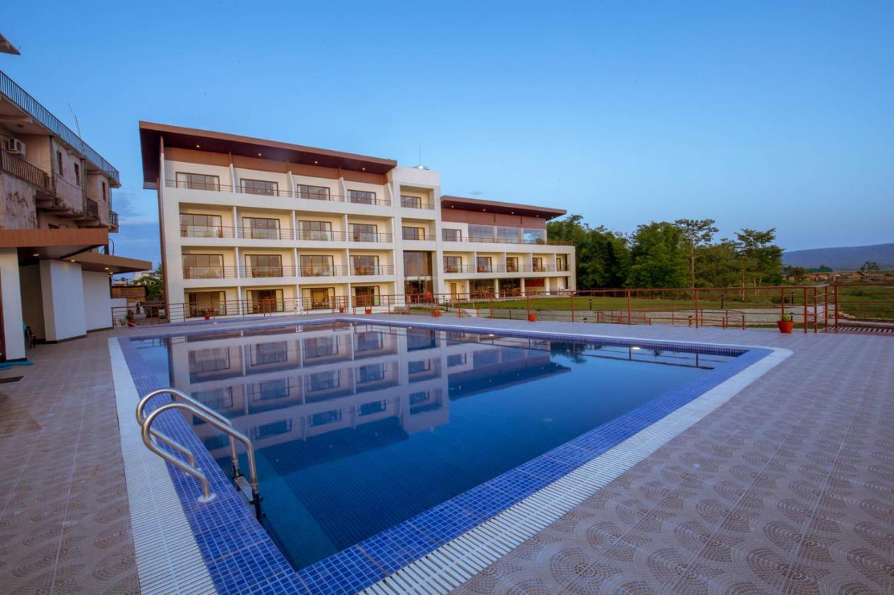 Park Safari Resort Sauraha Extérieur photo