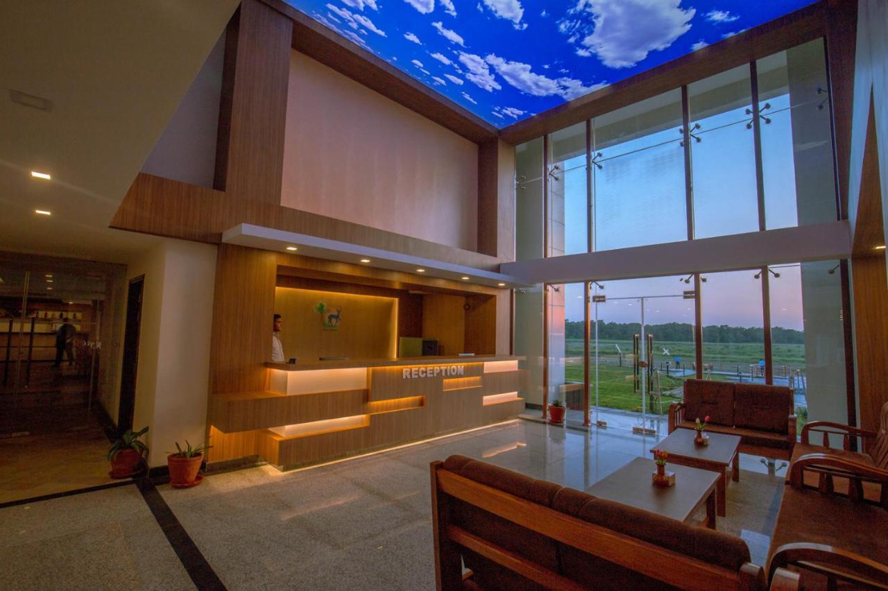 Park Safari Resort Sauraha Extérieur photo