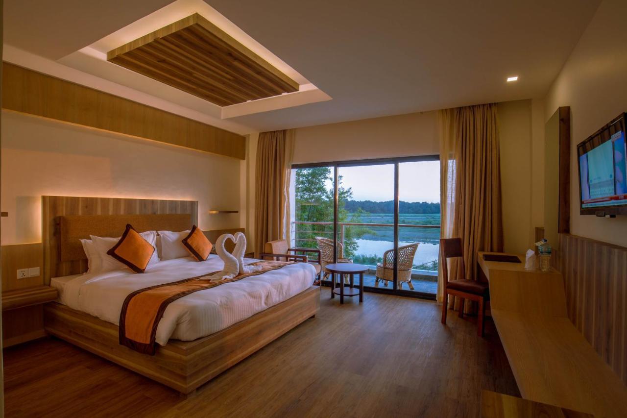 Park Safari Resort Sauraha Extérieur photo