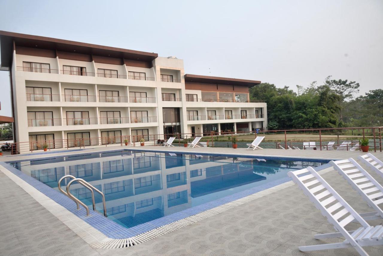 Park Safari Resort Sauraha Extérieur photo