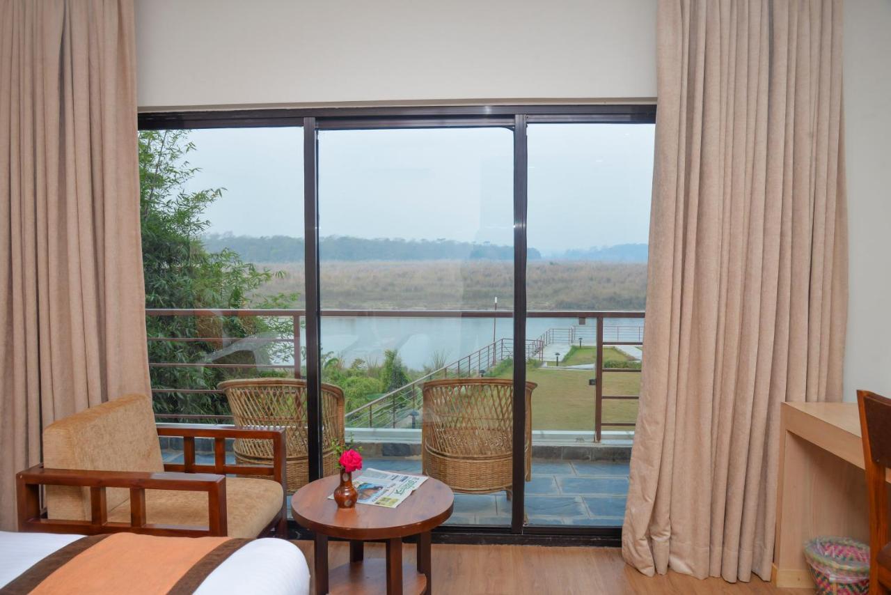 Park Safari Resort Sauraha Extérieur photo