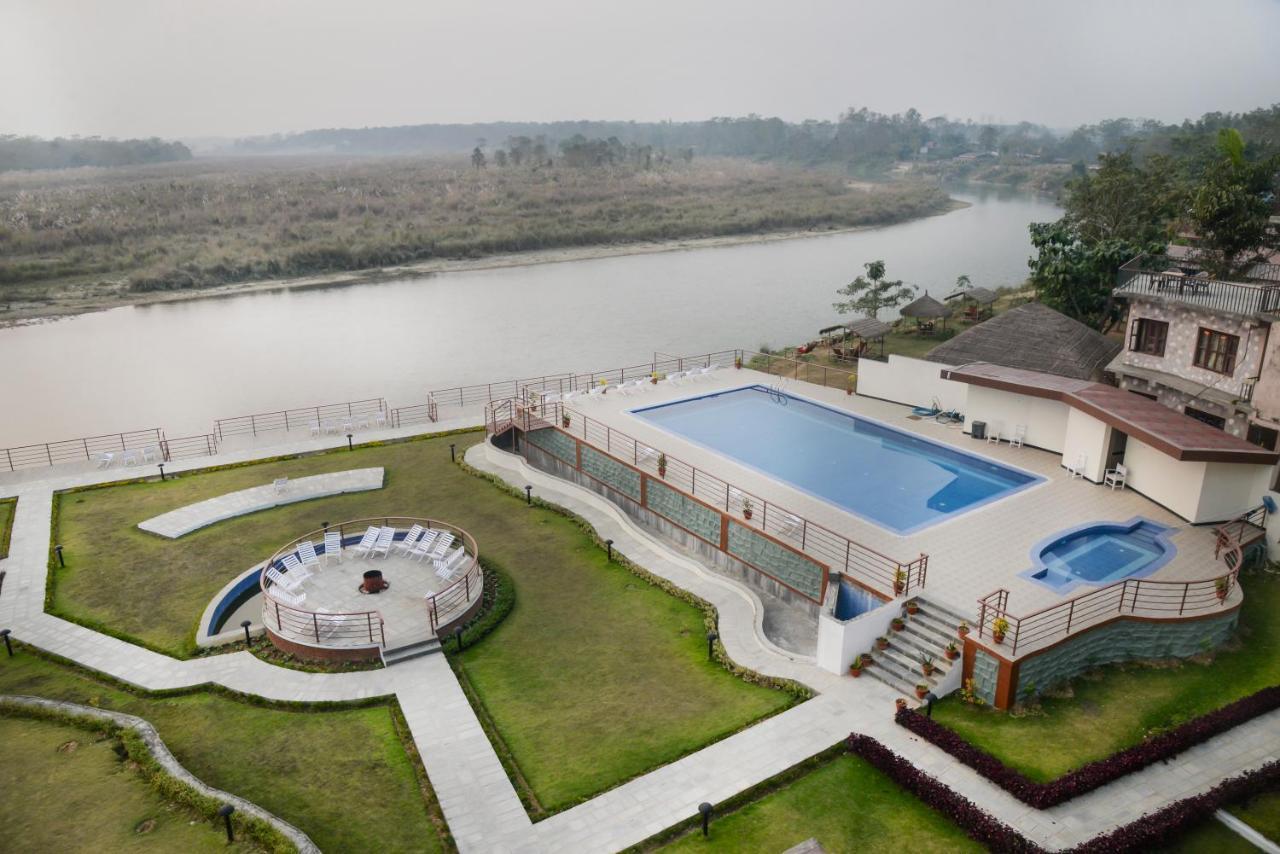 Park Safari Resort Sauraha Extérieur photo