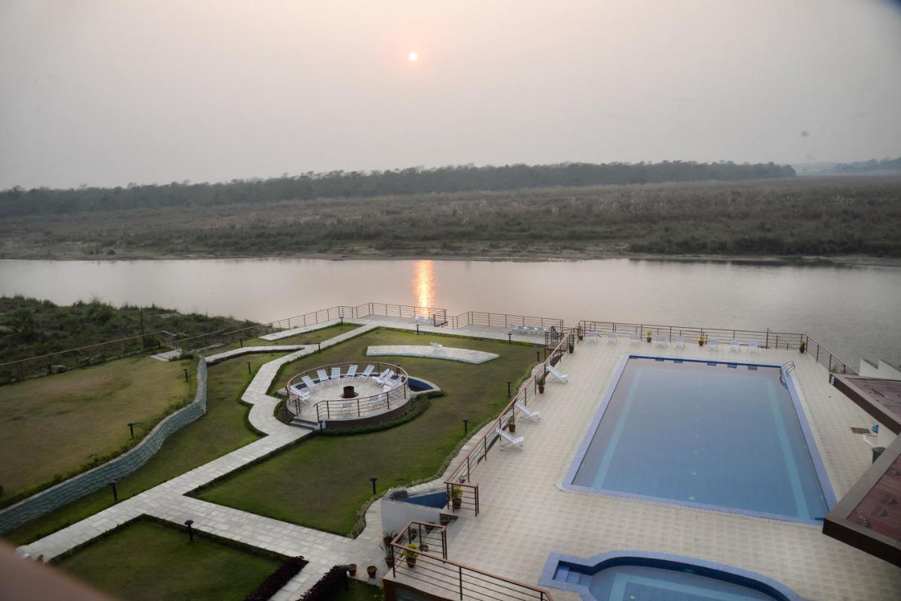 Park Safari Resort Sauraha Extérieur photo