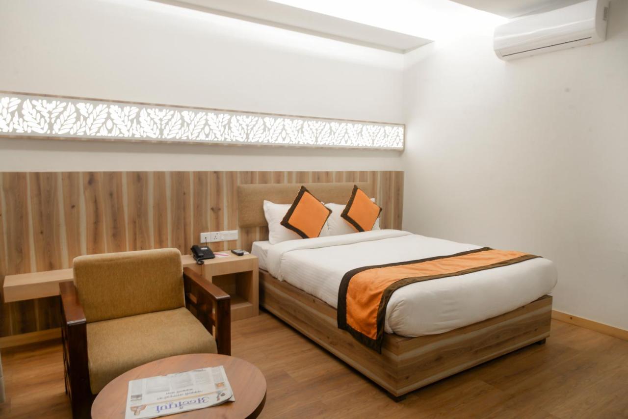 Park Safari Resort Sauraha Extérieur photo