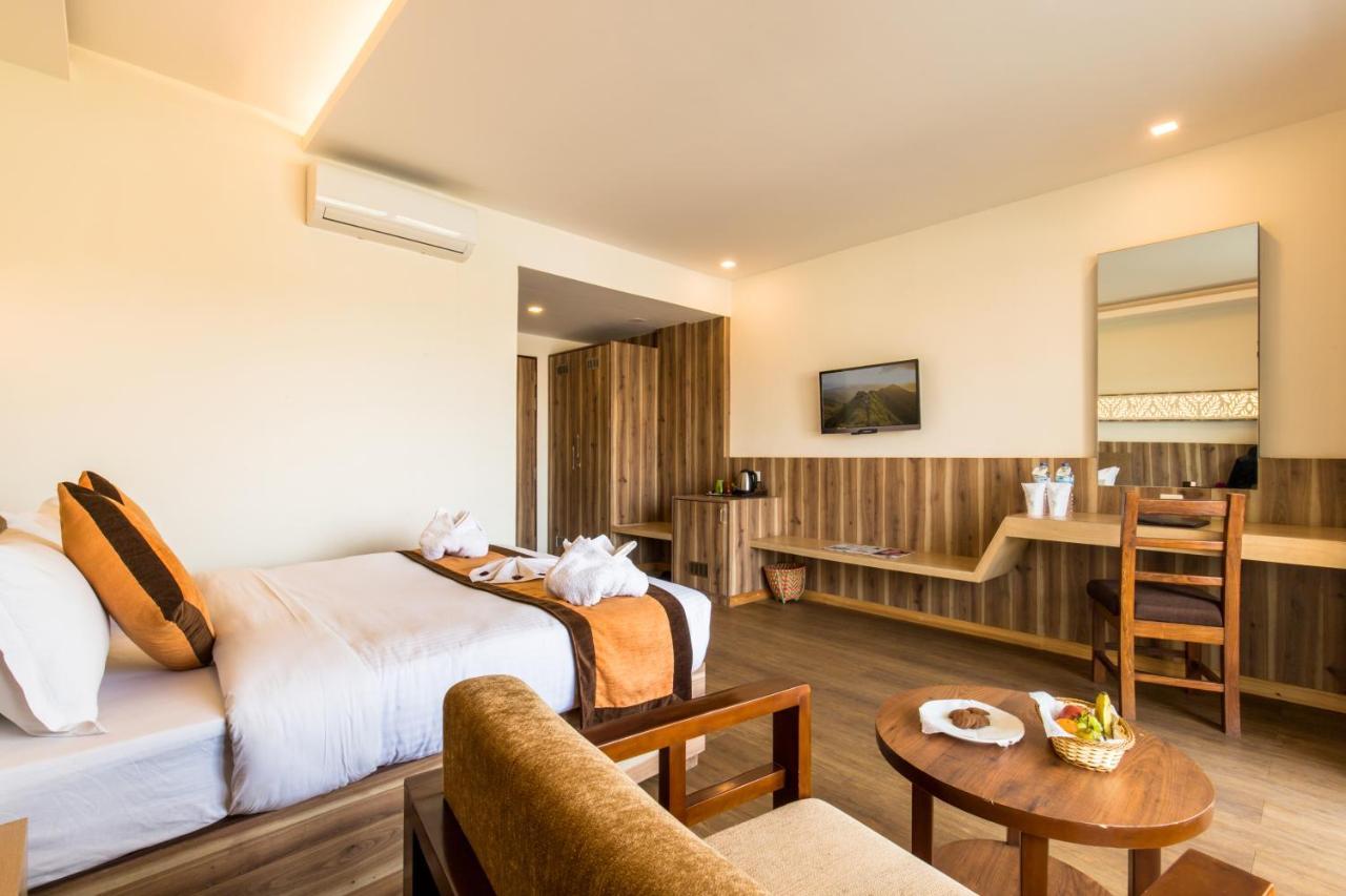Park Safari Resort Sauraha Extérieur photo