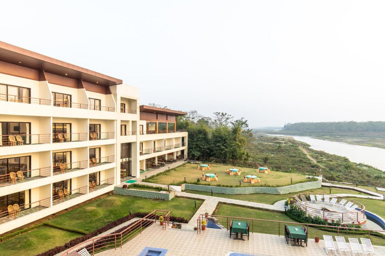 Park Safari Resort Sauraha Extérieur photo