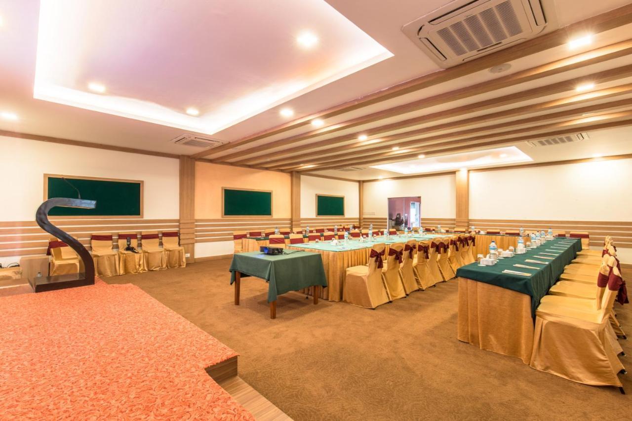 Park Safari Resort Sauraha Extérieur photo